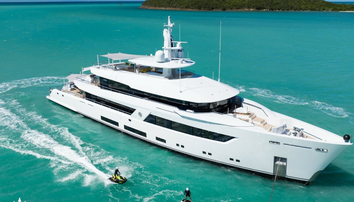 SHENOA yacht charter 2