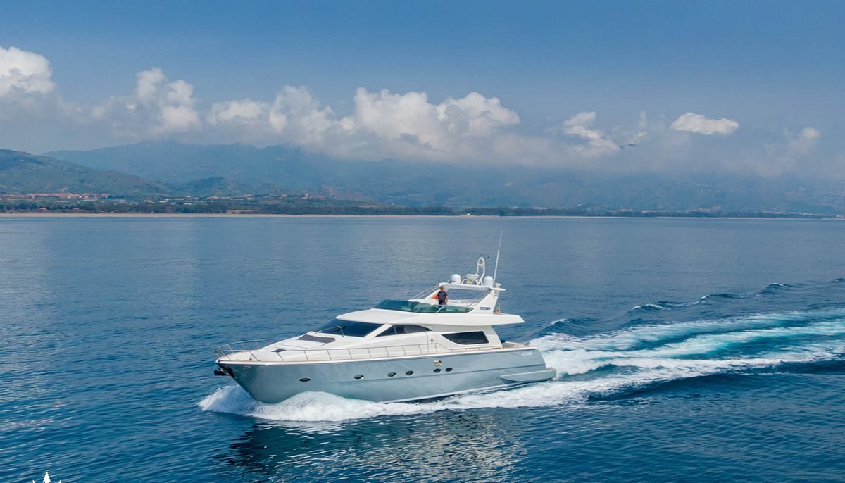 STRADIVARIA yacht charter 2