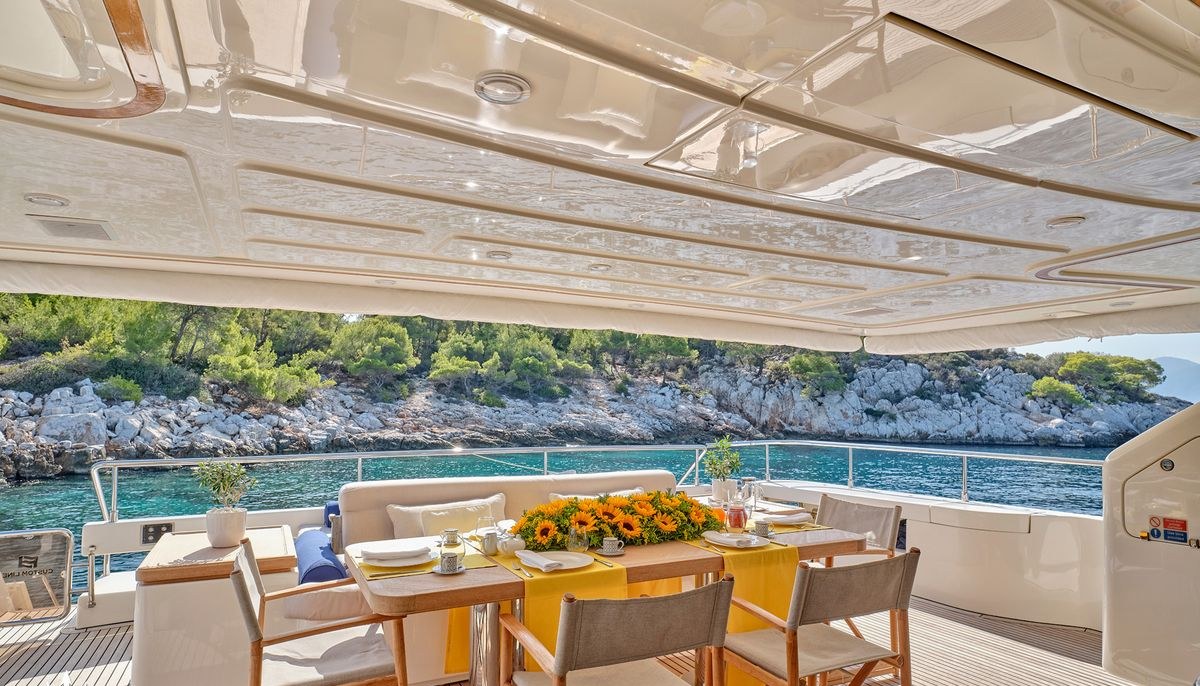 PAREAKKI yacht charter 5