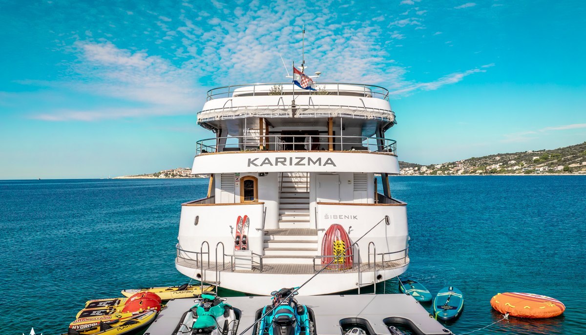 KARIZMA yacht charter 5