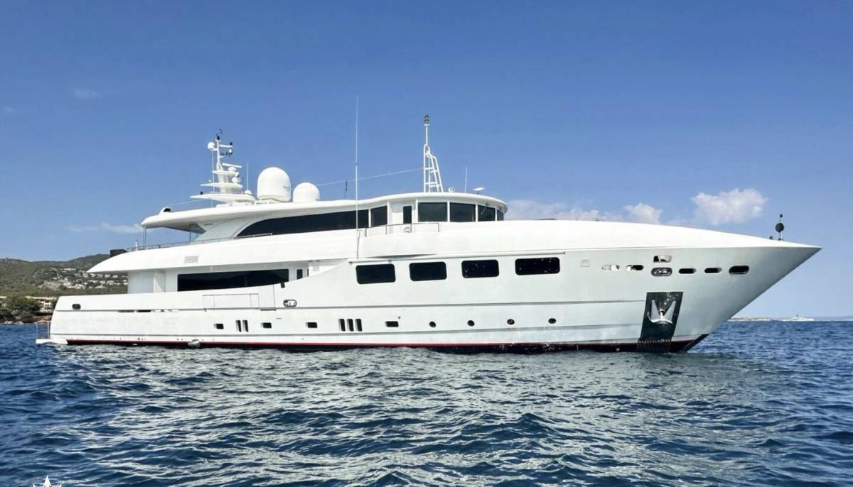 CELIA P yacht charter 2