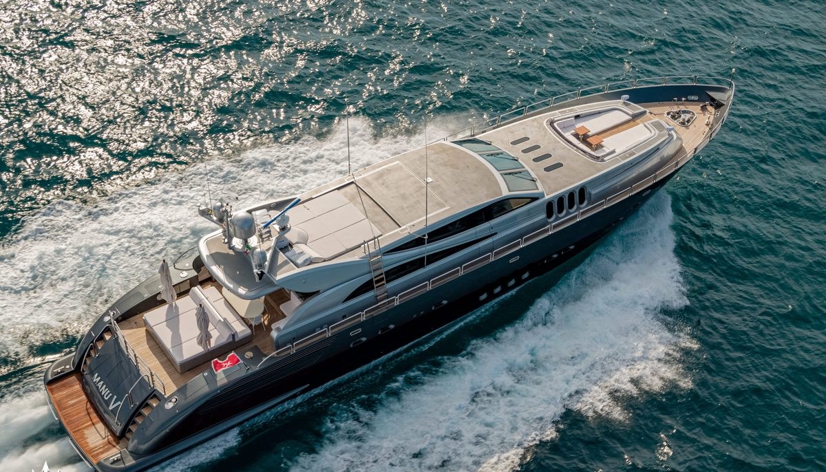 MANU V yacht charter 2