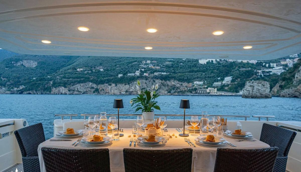 PAMPERO yacht charter 5