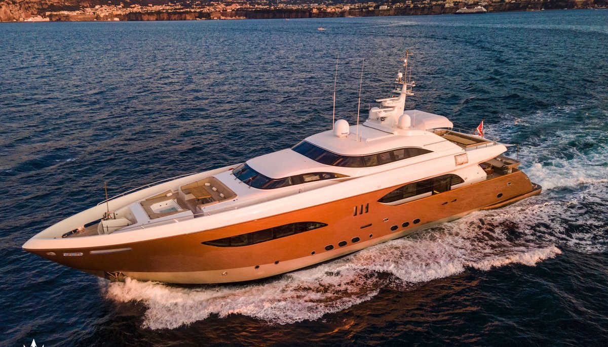 QUANTUM H yacht charter 2