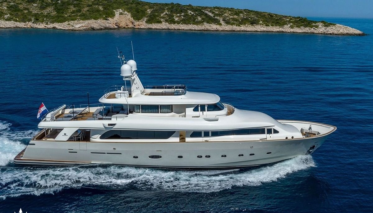KLOBUK yacht charter 2