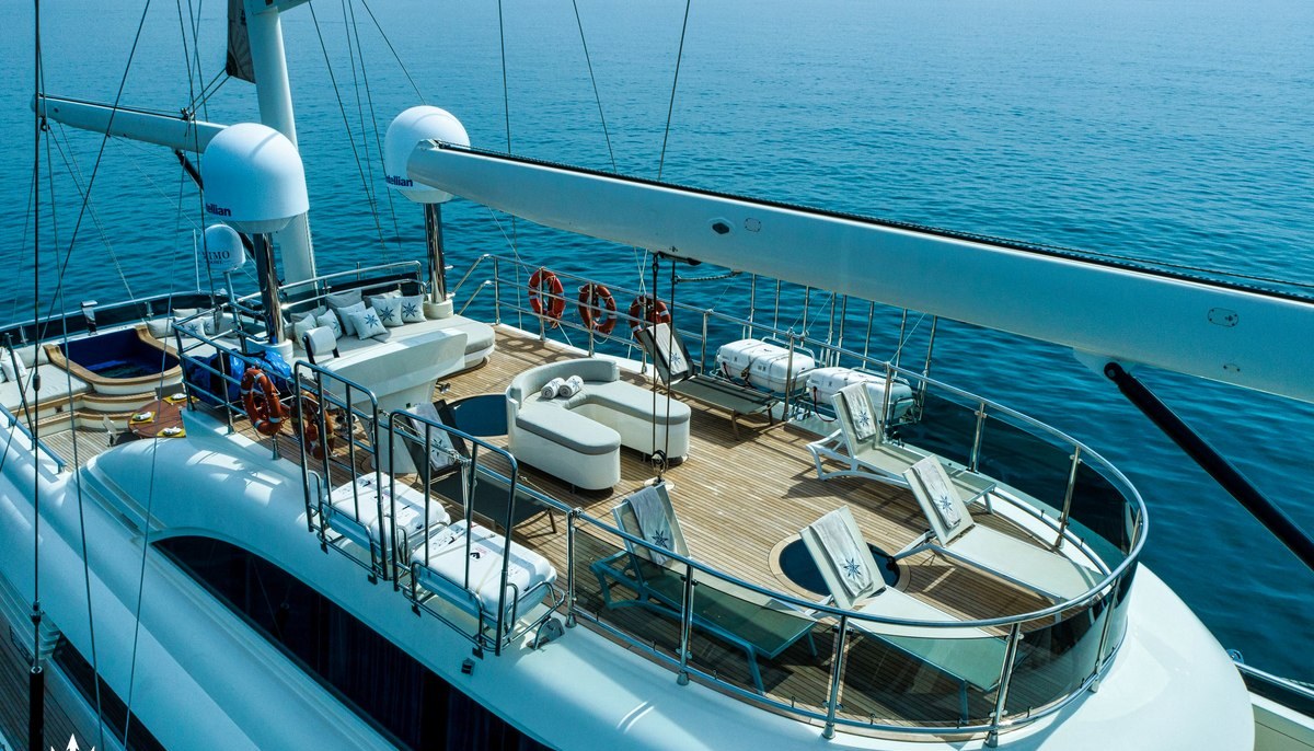 ARESTEAS yacht charter 5
