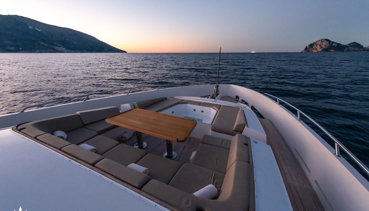 QUANTUM H yacht charter 3