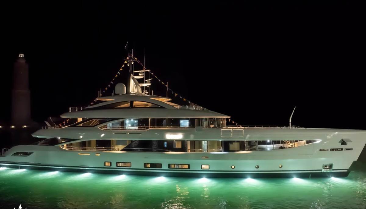 DYNA® yacht charter 2