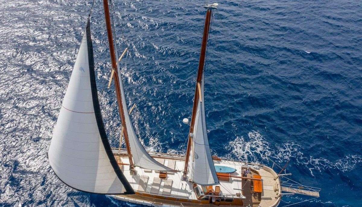 KAVIRA II yacht charter 2