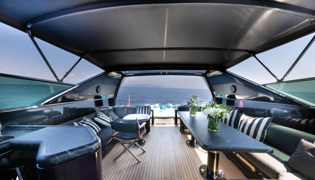 LAUREN V yacht charter 4