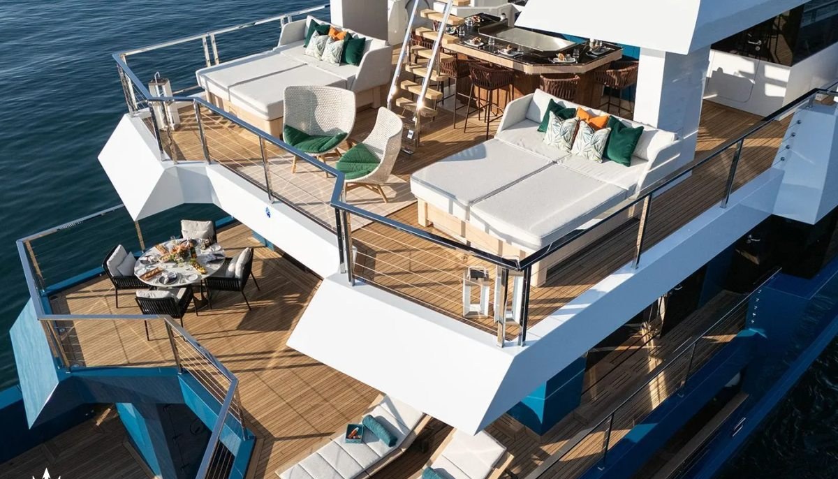 KING BENJI yacht charter 4
