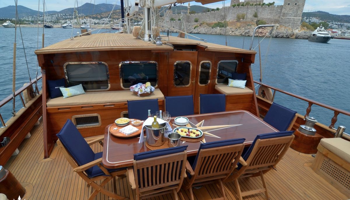 MAR & MAR yacht charter 5