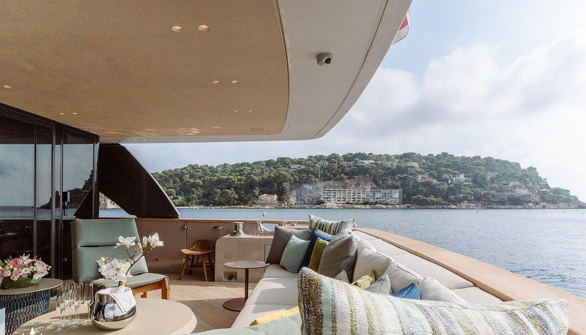 SAL yacht charter 4