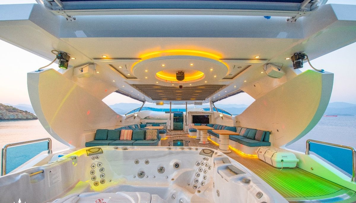 DESTINY yacht charter 4