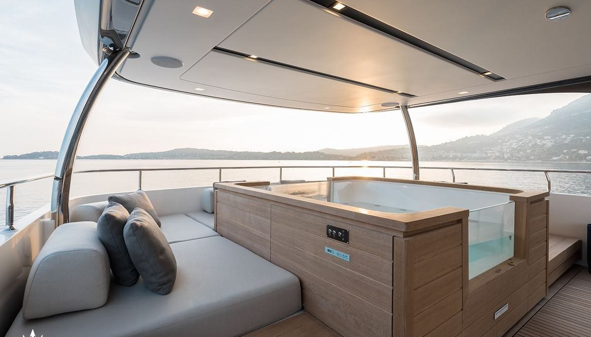LES BRUXELLOIS yacht charter 4