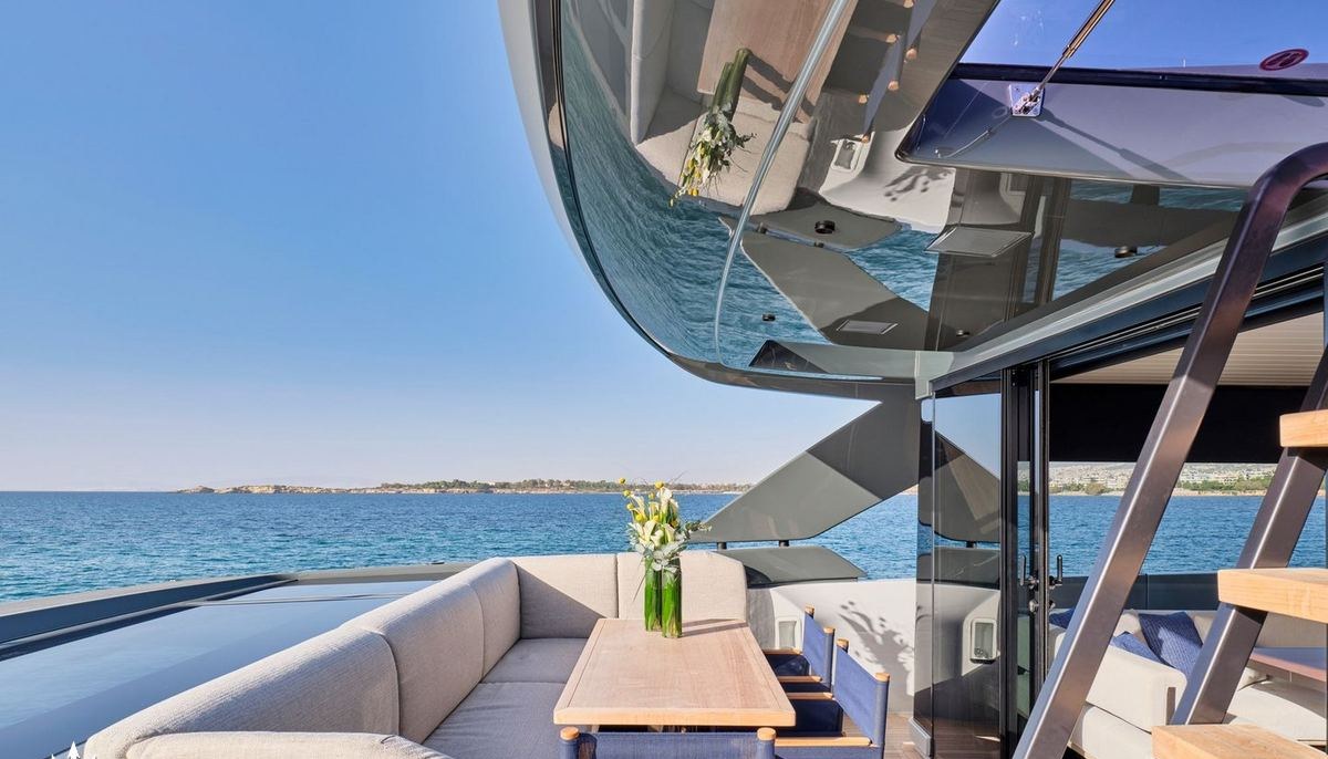 DUCHESS yacht charter 5