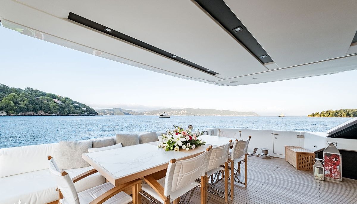 ARESYA yacht charter 5