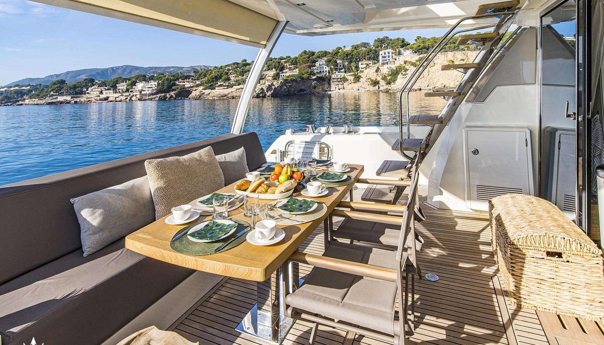 BLUE M yacht charter 5