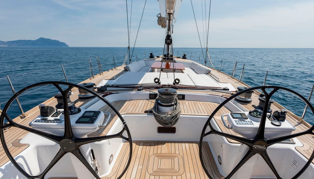 ELISE WHISPER yacht charter 4