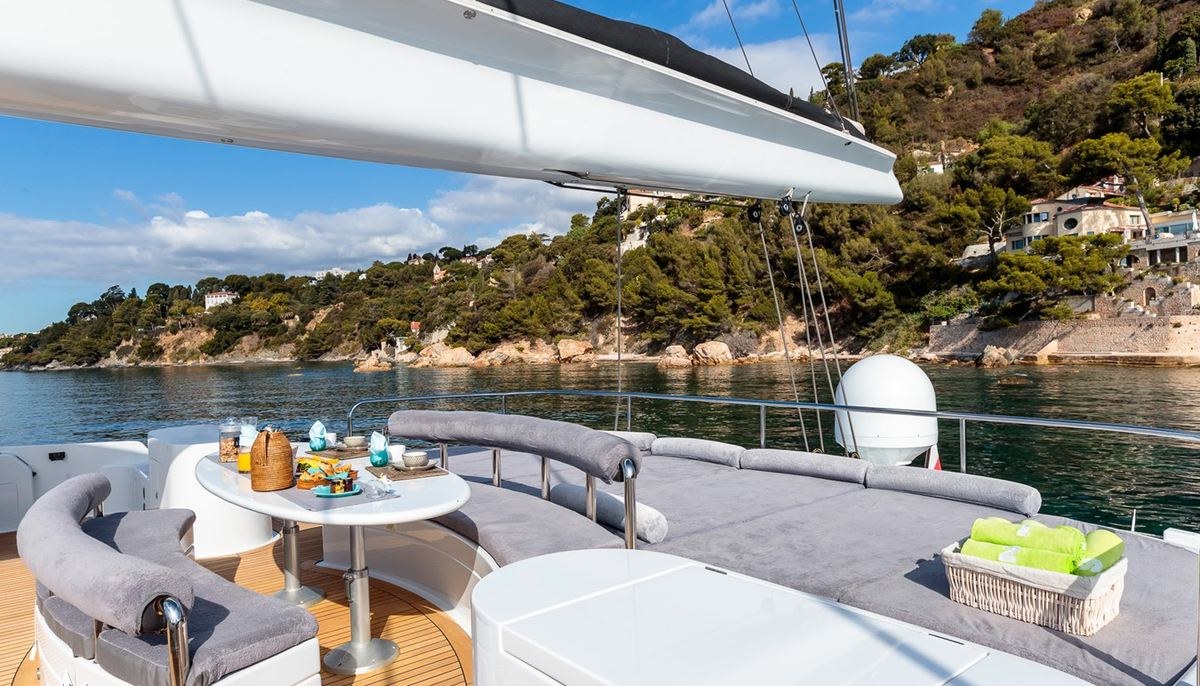 ALLURES yacht charter 4