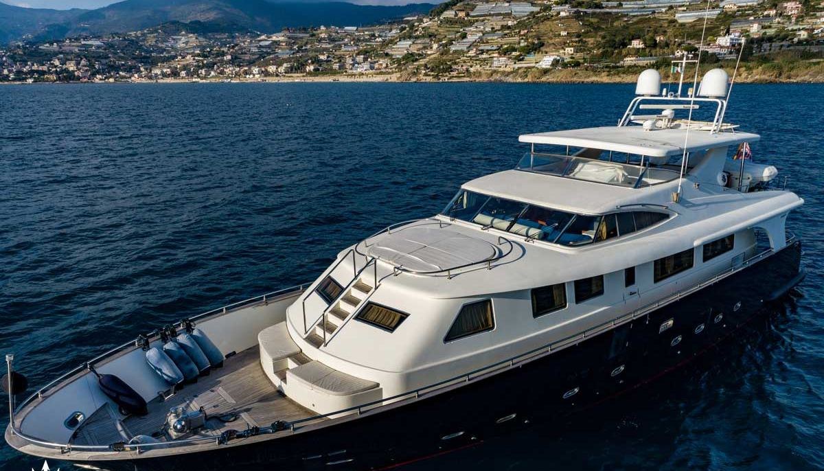 ARISTON FIVE yacht charter 3