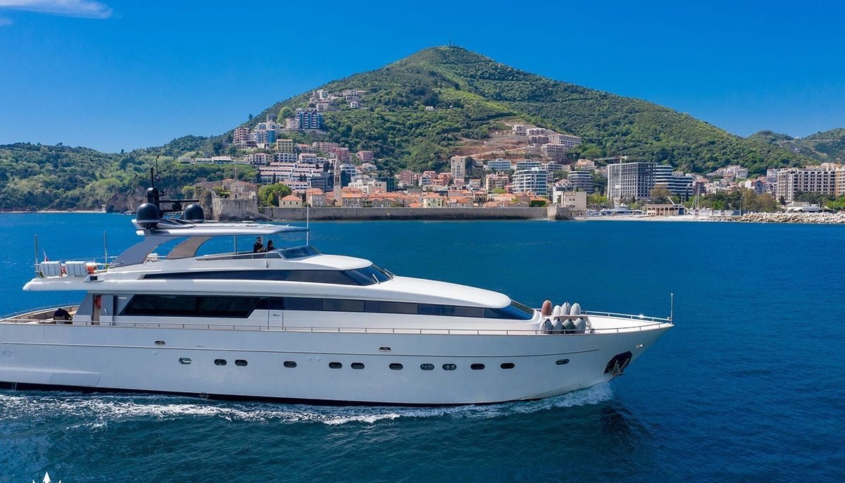 PERTULA yacht charter 2