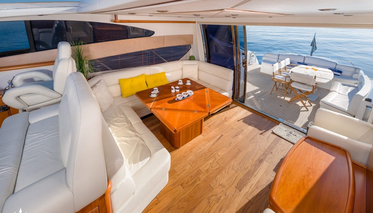 GLORIOUS yacht charter 4
