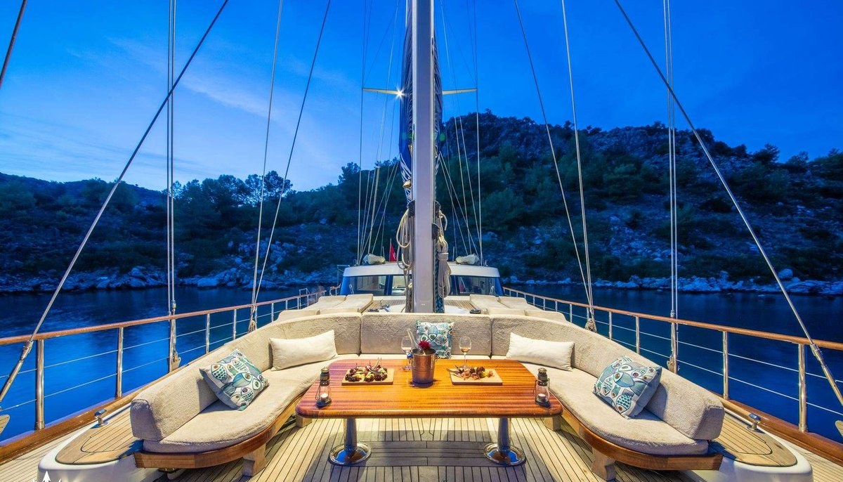 BLUE HEAVEN yacht charter 4