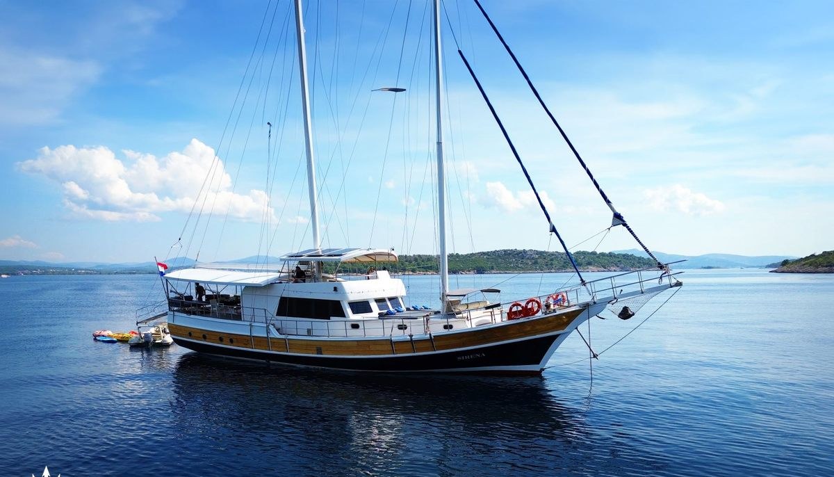 SIRENA yacht charter 2