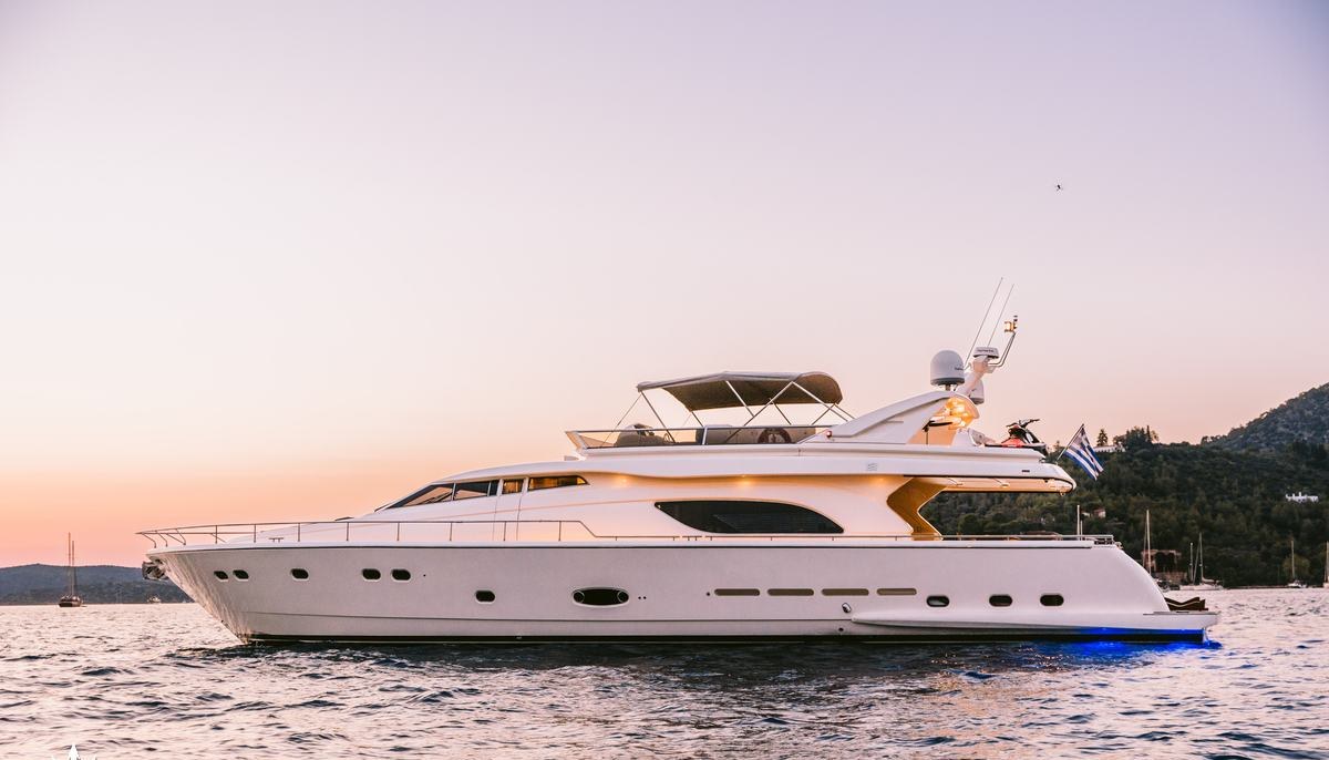 OXYGEN 8 yacht charter 2