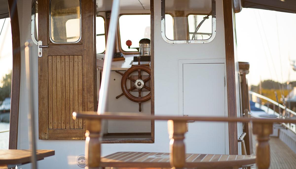 COSMOS yacht charter 5