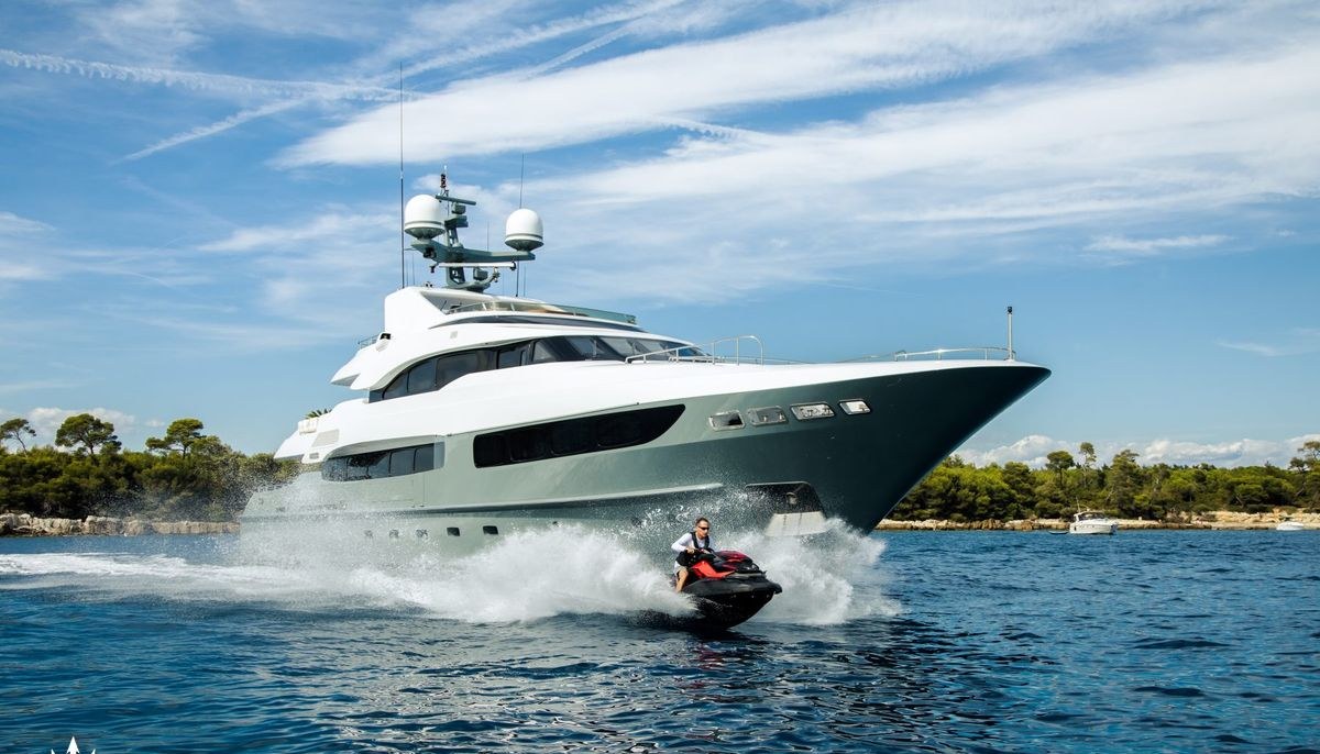 LEGENDA yacht charter 2