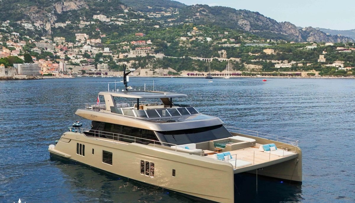 AMITATU yacht charter 2