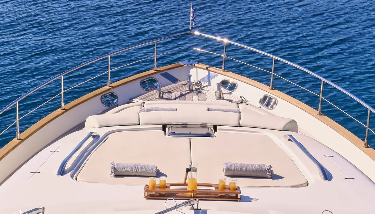 ANLIA yacht charter 3