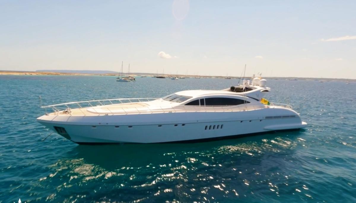 LE MAGNIFIQUE yacht charter 2