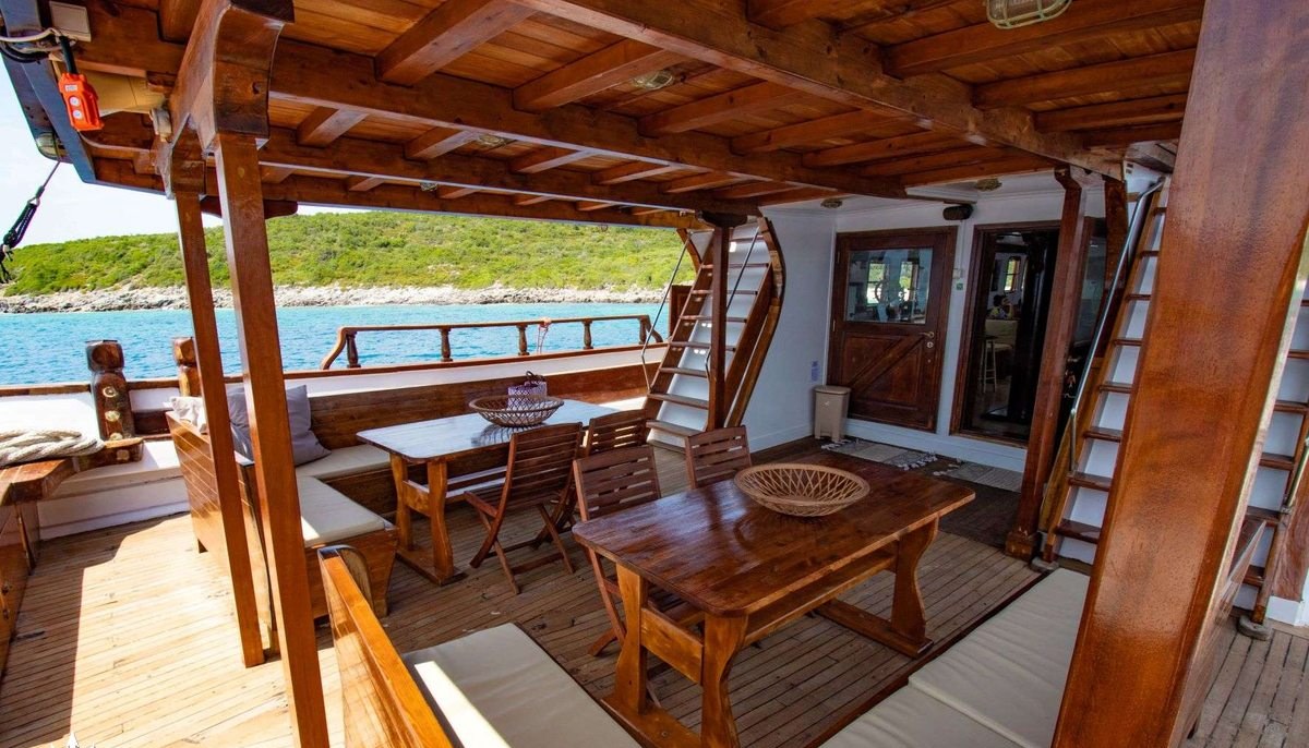AEGEOTISSA II yacht charter 5