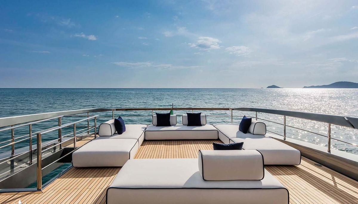 DON'T WORRY yacht charter 3
