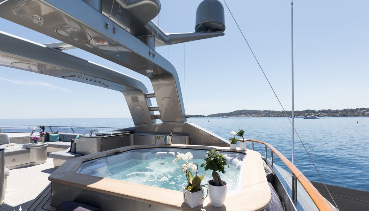 SILVER DREAM yacht charter 4