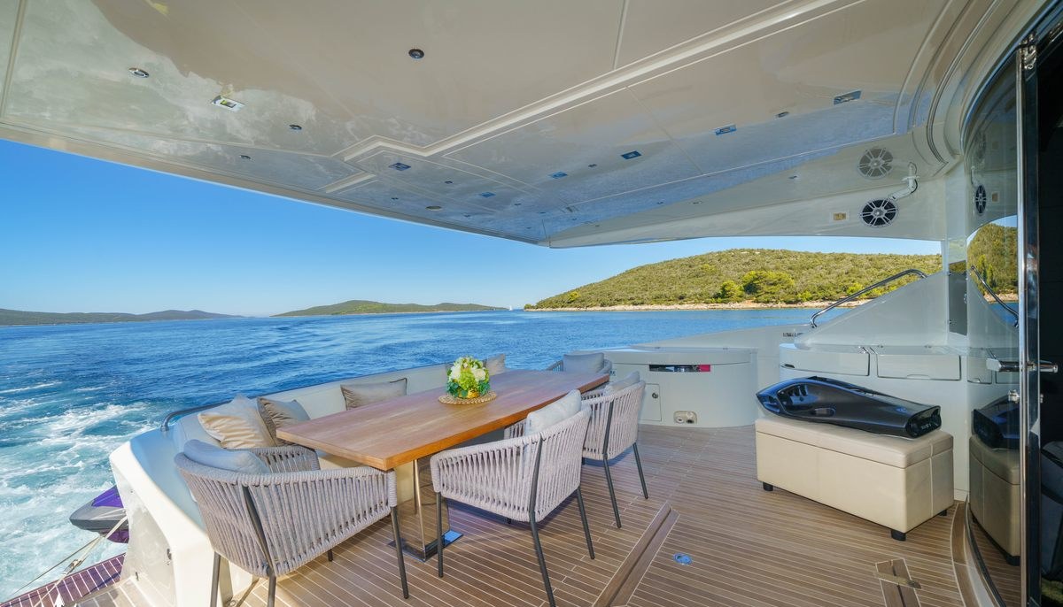 DALIA yacht charter 4