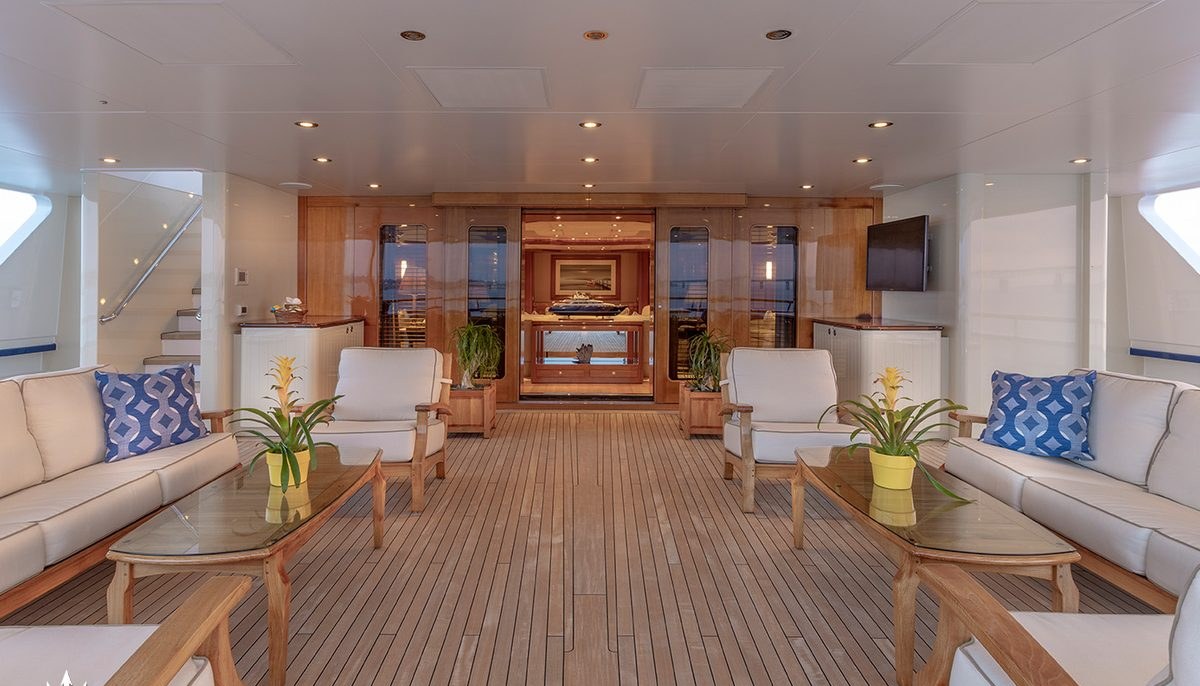 LAUREL yacht charter 5