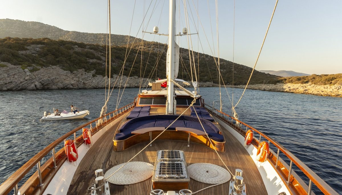 BABYLON yacht charter 3