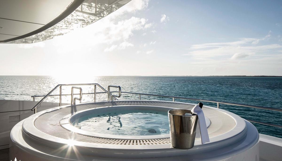 HOME yacht charter 3