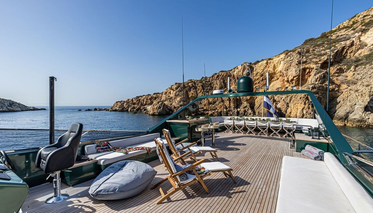 CAN'T REMEMBER yacht charter 4