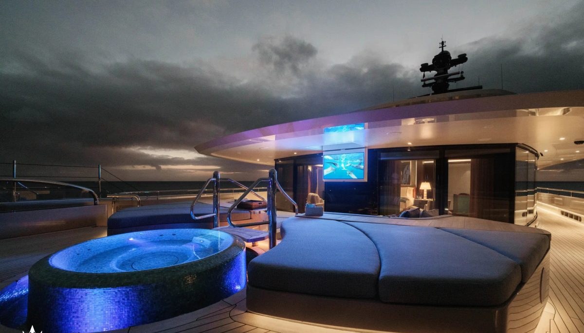 WHISPER yacht charter 4
