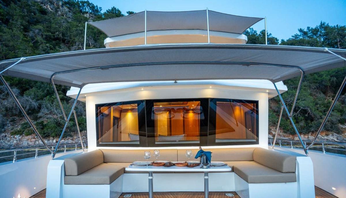 LILA yacht charter 3