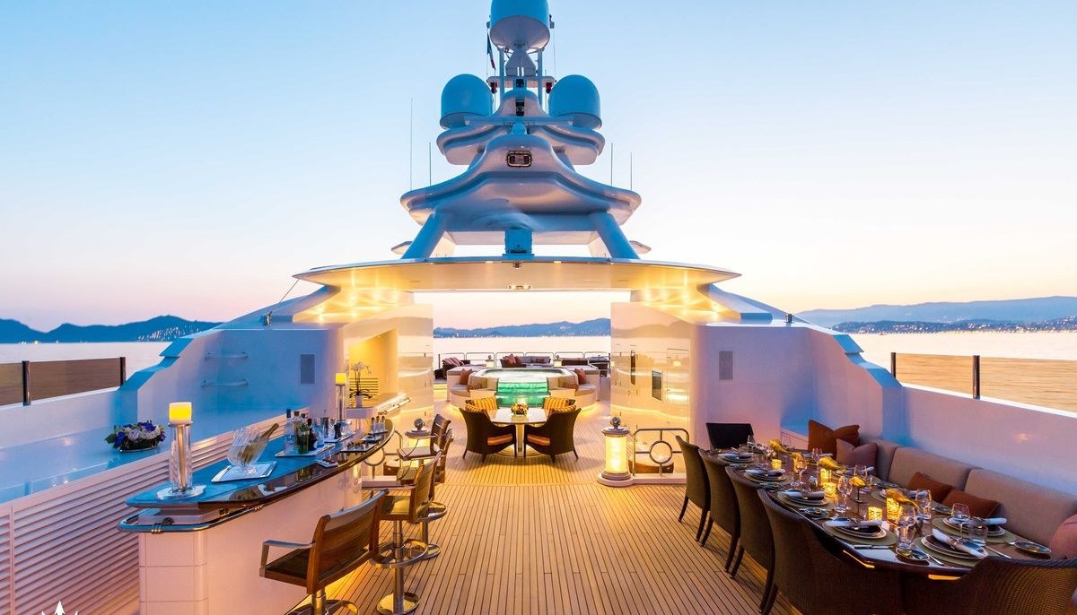 LUCKY LADY yacht charter 3