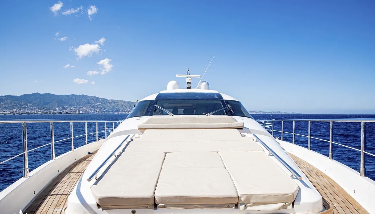SOARIS yacht charter 4