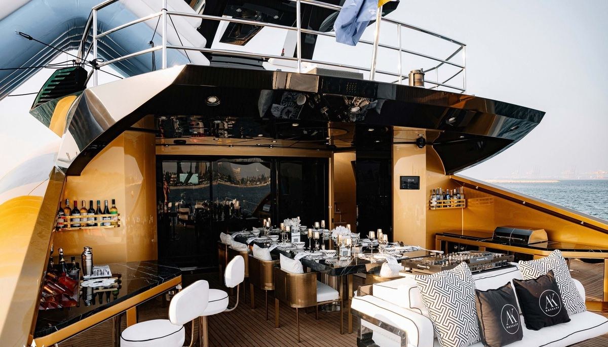 AK ROYALTY yacht charter 4