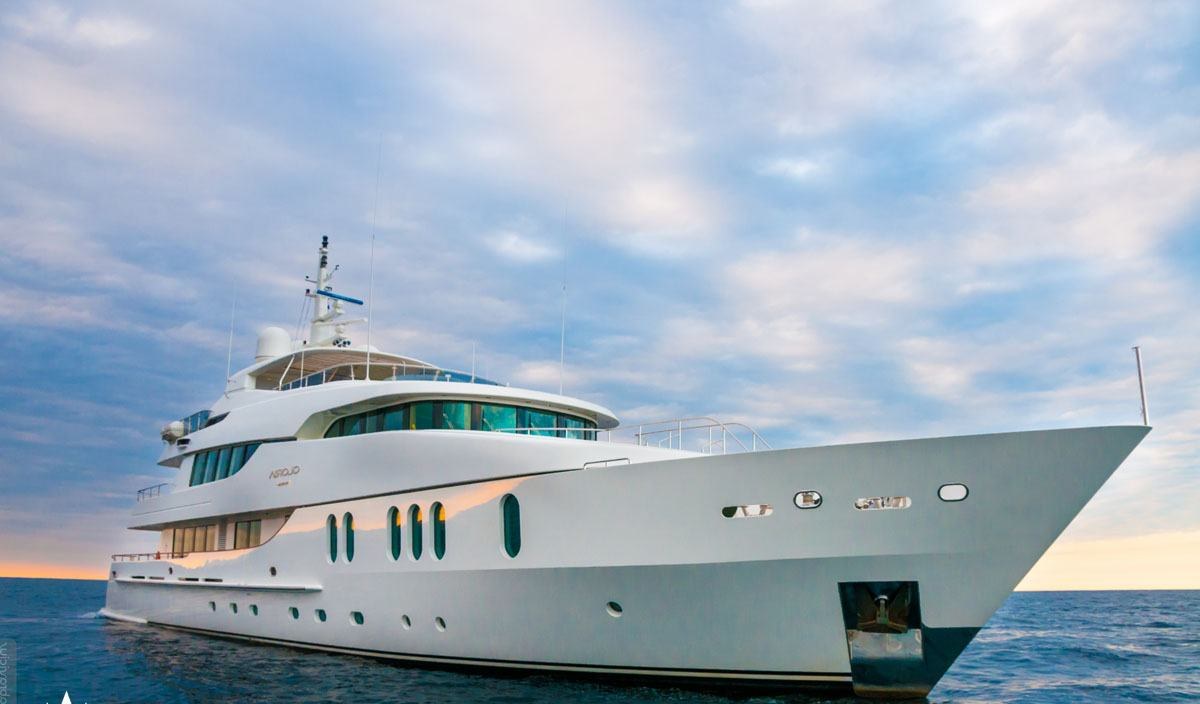GLORIA TERESA yacht charter 2