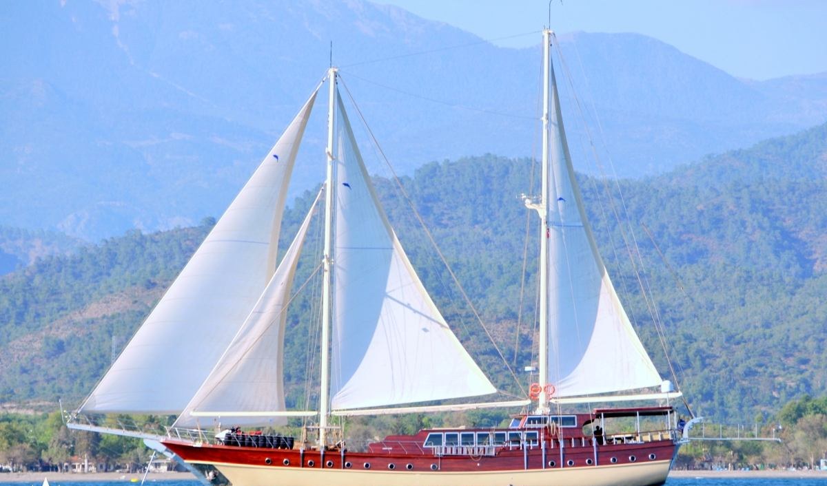 LET'S DANCE yacht charter 2